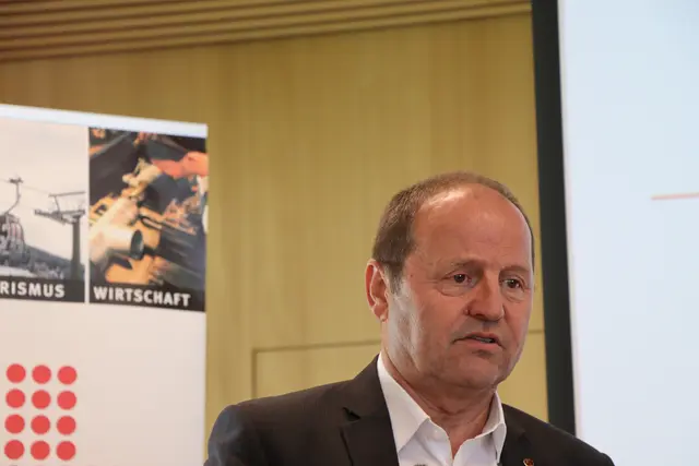 LHStv. Josef Geisler hob die Bedeutung der Almwirtschaft für den Katastrophenschutz hervor. | Foto: Thomas Seelos