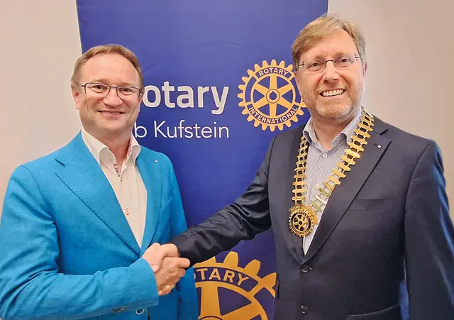 Ralf Kriechbaum übergibt die Rotary-Präsidentschaft an Klaus Dillinger (re.).    | Foto: Rotary Club Kufstein 