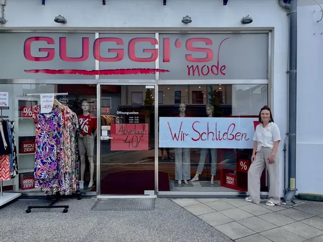 Bis zur Schließung am 30. September gibt es noch zahlreiche Rabatte im Zuge des Räumungsverkaufs bei Guggi’s Mode. | Foto: Yasmin Fuchs