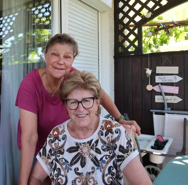Regina Jung feierte ihren 80. Geburtstag. Zu diesem besonderen Fest gratulierte Bgm. Juliana Günther seitens der Gemeinde auf das Herzlichste und wünschte der Jubilarin weiterhin viel Glück und Gesundheit. Am Bild mit Tochter Karin. | Foto: Martkgemeinde Kematen