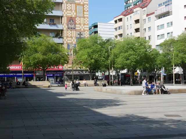 Die Baumscheiben in der Meidlinger Hauptstraße werden entsiegelt. | Foto: BV 12/Lucas Mallinger