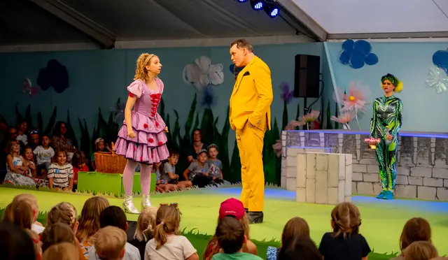 Rapunzel und Onkel Tim auf der Bühne