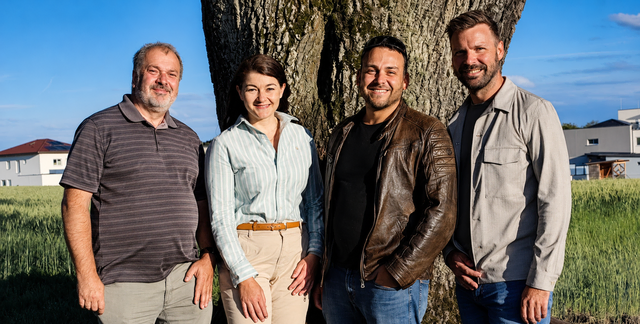 Von links: Jugendausschuss-Obmann Karl Heinz Peroutka, die beiden Jugendkoordinatoren Isabella Pühringer und Felix Zahradnik sowie Bürgermeister David Bergsmann.  | Foto: Gemeinde Hagenberg