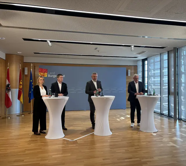 (v.l.n.r.) Sabine Kaulich vom Kuratorium für Verkehrssicherheit (KfV), Hannes Thiesz vom Bau und Betrieb Burgenland (BBB), Verkehrslandesrat Heinrich Dorner und  Bürgermeister Thomas Steiner präsentierten am Donnerstag gemeinsam das Pilotprojekt.  | Foto: Dorottya Fejes/MeinBezirk