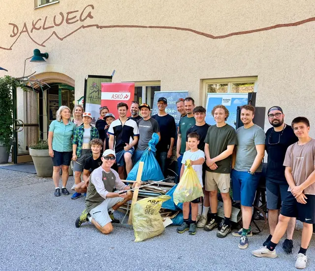 Rund 20 Freiwillige halfen bei der Müllsammelaktion. | Foto: ASKÖ Salzburg