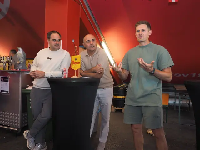KSV-Führungstrio: Geschäftsführer Robert Schäfer, Sportdirektor Vlado Petrovic, Trainer Mario Grgic (v.l.) | Foto: Gaube