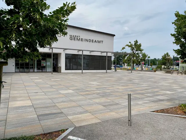 Der neue Platz vor dem Gemeindeamt bietet genug Raum für Veranstaltungen. | Foto: Land OÖ