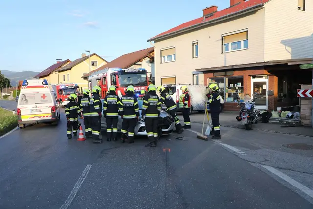 In Knittelfeld mussten Feuerwehr, Polizei und Rotes Kreuz zu einem Unfallort ausrücken.