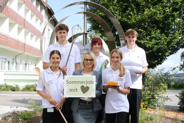 Kerstin Hammerl, Florian Kurz, Karin Menhart (Mitarbeitermanagement),  Linda Hruba, Leonie Haneder und Lukas Hruby (v.l.). | Foto: HKZ Groß Gerungs 