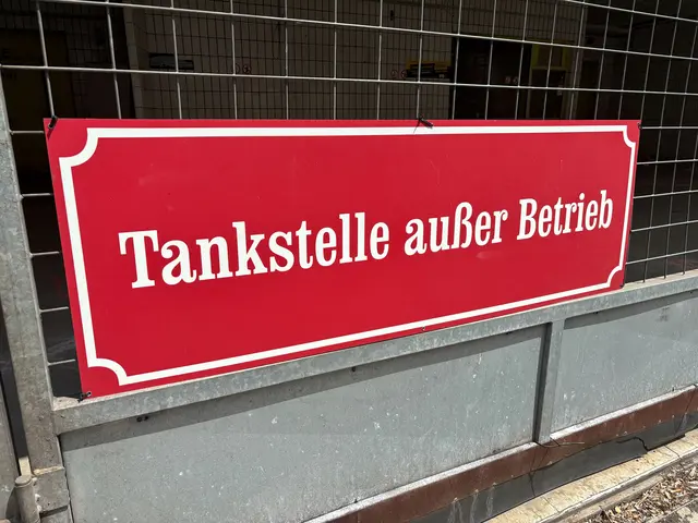 Die ehemalige Tankstelle in der Ottakringer Hasnerstraß 128 gilt im Bezirk als Parkplatzfalle.  | Foto: Andreas Pölzl/MeinBezirk