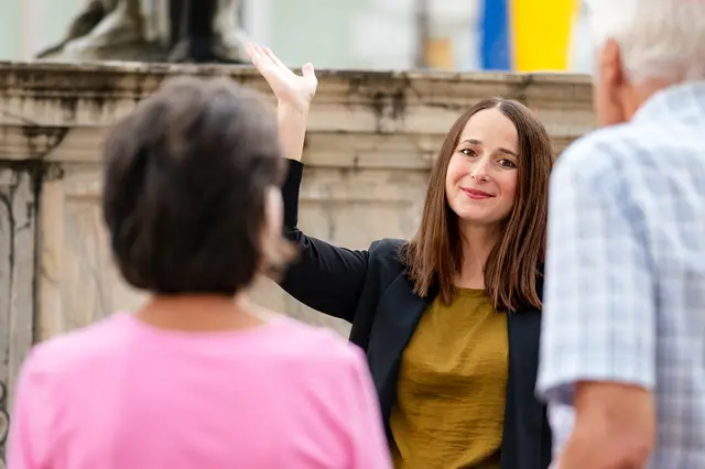 Carmen Heller ist begeisterte Historikerin und vermittelt in ihren Stadtführungen verschiedenste Aspekte der Burgenstadt. | Foto: Privat