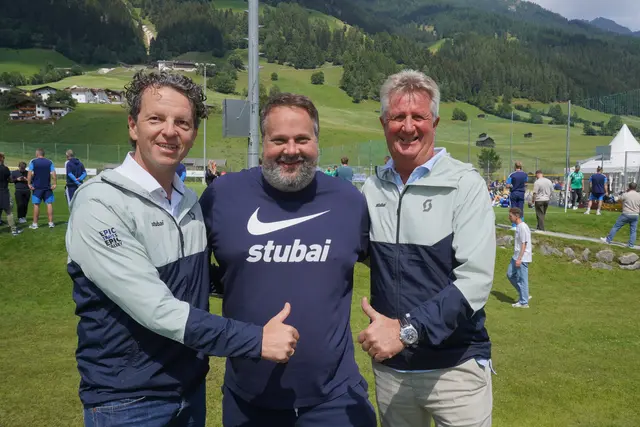 TVB-GF Roland Volderauer, FC Stubai-Obmann Ramon Ram und der Aufsichtsratsvorsitzende des TVB Stubai Herbert Hofer (v.l.) | Foto: Kainz