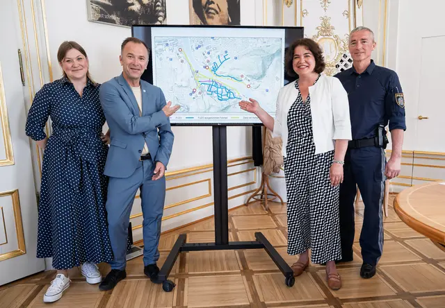 Präsentierten Neuregelung: Verkehrsstadträtin Anna Schiester, Bürgermeister Bernhard Auinger, TSG-Geschäftsführerin Heidi Strobl und Polizei-Landesverkehrsabteilungsleiter Thomas Schwaiger. | Foto: Stadt Salzburg/Alexander Killer