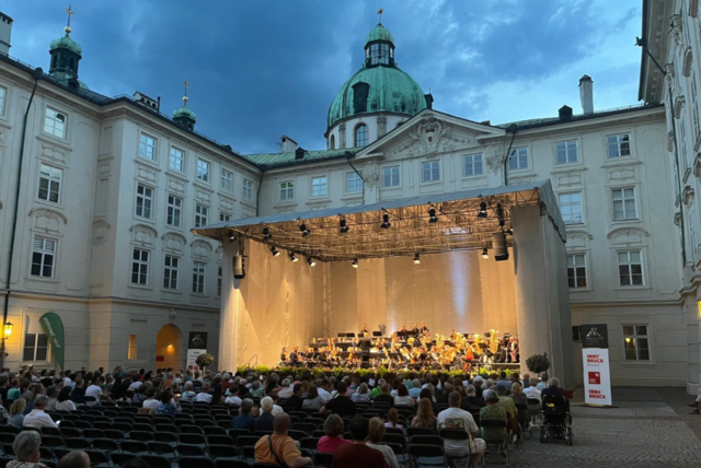 Große Bühne für das SBO Retz: Konzert im Innenhof der Kaiserlichen Hofburg Innsbruck | Foto: Musikschule Retz