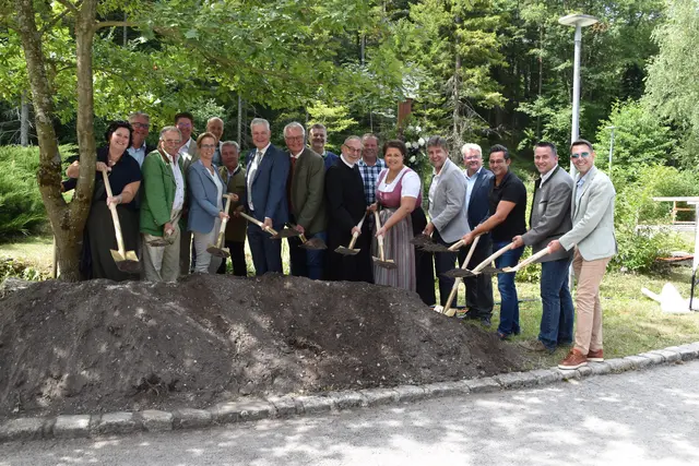 Spatenstich für eine neue Trinkwasseraufbereitungsanlage in der Harras. | Foto: Mirjam Preineder