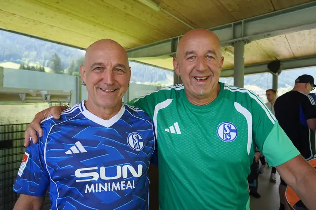 "Wir lieben Schalke seit über 50 Jahren", so Wolfgang Rothfuß und Franz Haas vom Allgäu-Schalke FC Nr. 81. | Foto: Kainz