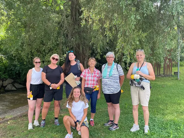 Im Rahmen einer Neophytenrallye ging es direkt ins Gelände - unter der fachlichen Leitung der Ökologin Mag. Ulrike Knely. | Foto: KLAR! Görtschitztal