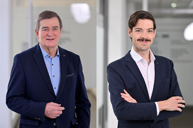 Günther Goach (links) und Max Turrini von der Arbeiterkammer Kärnten appellieren an die Betroffenen, nichts vorschnell zu unterschreiben. | Foto: AK Kärnten/Helge Bauer