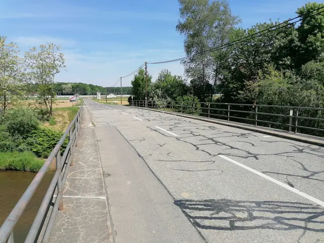 Die 68 Jahre alte und rund 20 Meter lange Grötschbrücke ist derzeit mit 22 Tonnen lastbeschränkt. Diese Beschränkung kann nach der Generalsanierung aufgehoben werden.  | Foto: Land Steiermark/A16