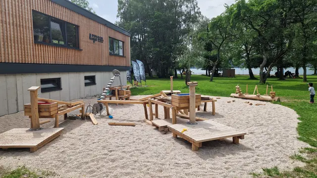 Der neue Wasserspielplatz beim Huthausaufsatz (Bundseforstebad) in Weyregg. | Foto: Rabl