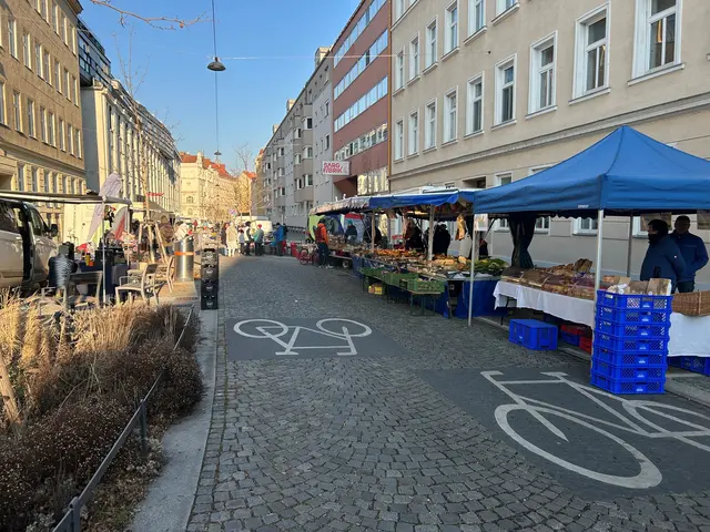 Michaela Rabitsch und Robert Pawlik bringen beim „Summer Jazz“ Pop- und Latin-Klänge auf den Penzinger Matzner Markt. (Archiv) | Foto: BV 14