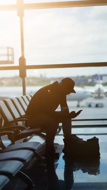 Wer im Urlaub außerhalb der EU telefoniert oder mobile Daten nutzt, sollte Preise vergleichen. | Foto: pexels / Wolf Art
