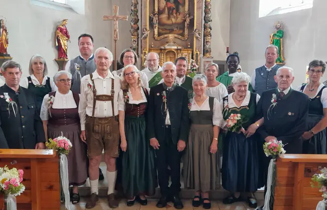 Die Jubelpaare wurden am Trachtensonntag in Fornach geehrt. | Foto: Gemeinde Fornach