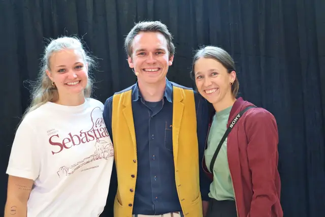 Fanny Puchtler (li) und Marie Straußberger vom ClickIn Gratwein staunten über die Zauberkunst von Patrick Kulo. | Foto: Edith Ertl