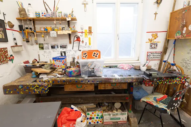 Arbeitsplatz im Atelier Gugging. | Foto: Daniel Hinterramskogler
