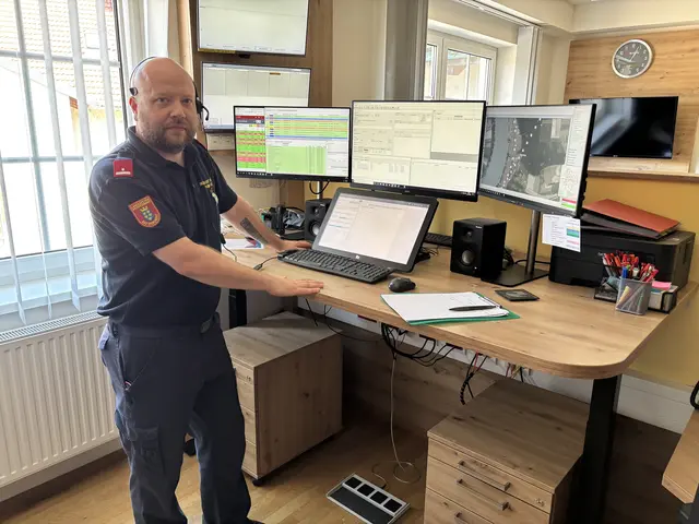 Auch Sebastian Neidert ist als freiwilliger Disponent in der Bereichsalarmzentrale Melk in Pöchlarn im Einsatz.