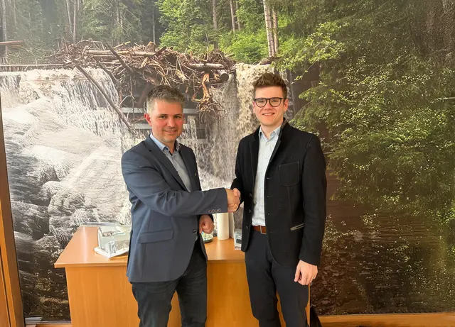 Landesrat Maximilian Aigner und WLV-Leiter Gebhard Neumayr: 40 Millionen Euro werden 2026 in Salzburg in Maßnahmen gegen Wildbach- und Lawinengefahren investiert. | Foto: Land Salzburg/Büro Aigner