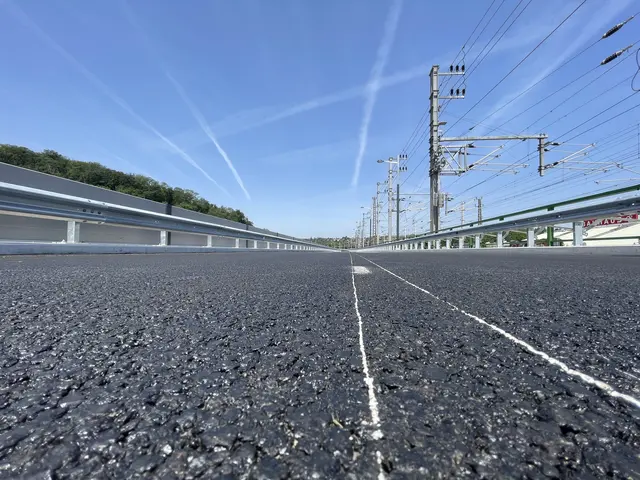 Die geänderte Spurführung an der Westausfahrt sorgt bei Verkehrsteilnehmern für Diskussionen und für offene Fragen. 

 | Foto: Patricia Hillinger/RMW