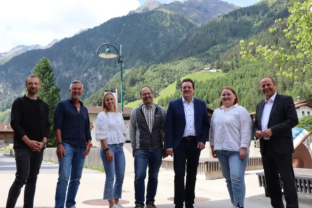 Die Vertreter der Modellregionen und der Politik beim Forum im Kaunertal. | Foto: Thomas Seelos