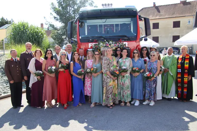 Die 14 Fahrzeugpatinnen | Foto: Martin Wurglits