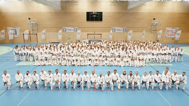 Taekwon-Do Großmeister Thomas Könnecke feierte das 25-jährige Bestehen seiner Taekwon-Do-Schulen gemeinsam mit 521 Teilnehmerinnen und Teilnehmern aus sieben verschiedenen Ländern.  | Foto: Nadine Henning