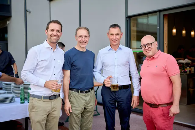V. l.: Gute Gespräche in entspannter Atmosphäre: Simon Holzknecht (Clustermanager proHolz Tirol), Michael Stauder (IDM Südtirol), Landes- und Bundesinnungsmeister Holzbau Simon Kathrein und Gregor Marberger (Holz Marberger)
