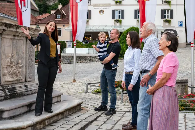 Carmen Heller ist begeisterte Historikerin und versucht in bei Stadtführungen verschiedenste Perspektiven aus Kärntens ältester Stadt zu zeigen. | Foto: Privat