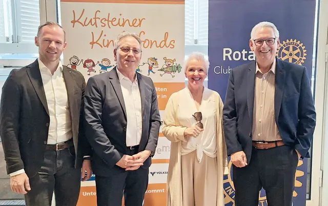 Der Rotary Club unterstützte 2026 auch den Kufsteiner Kinderfonds. Im Bild: Daniel Gruber (Geschäftsführer Stadtwerke Kufstein), Bgm. Martin Krumschnabel, Vize-Bgm. Brigitta Klein und Franz Mayer (Rotary Club Kufstein) (v.l.).  | Foto: Rotary Club Kufstein 