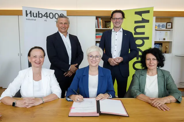 Von links: Stefanie Lindstaedt, Gründungspräsidentin der IT:U, Wilfried Enzenhofer, Geschäftsführer der UAR, Doris Hummer, WKOÖ-Präsidentin und Präsidentin des Vereins Hub4000, Michael Rabl, Präsident der FH OÖ, und Alberta Bonanni, Vizerektorin für Forschung und Internationale Angelegenheiten der JKU. | Foto: Wakolbinger