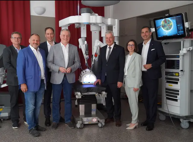 Stellvertretender Pflegedirektor und Qualitätsmanager Johann Schoder, Ärztlicher 
Direktor Prim. Dr. Christian Korbel, Geschäftsführer Gesundheit Mostviertel GmbH Mag. (FH) 
Martin Kaiser, Vorstand NÖ LGA Mag. Gerhard Dafert, Landesrat Anton Kasser,
Kaufmännische Direktorin Regina Bauer, MBA, Vorstand NÖ LGA Mag. Dr. Bernhard Kadlec | Foto: LK Mauer