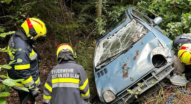 Es musste laut Feuerwehr davon ausgegangen werden, dass sich das Fahrzeug schon seit einigen Tagen im Walt befand und offensichtlich entsorgt werden sollte (Symbolfoto) | Foto: Fire Veiter - FF St.Veit/Glan
