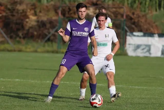 Die Union Esternberg (in Violett Valentin Berghammer)  siegte in Utzenaich mit 4:1. Jetzt kommt es zum Duell mit der Union Gurten 1b | Foto: Reinhard Schröckelsberger