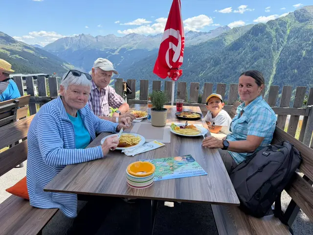 Schönstes Wetter und beste Kulinarik luden zum Verweilen ein. | Foto: ORF Tirol/Lena Ritter