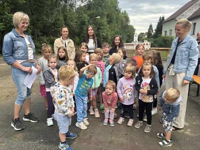 Die Kinder des Kindergartens Neudau umrahmten die Feier musikalisch | Foto: Alexander Schmaranzer/MeinBezirk