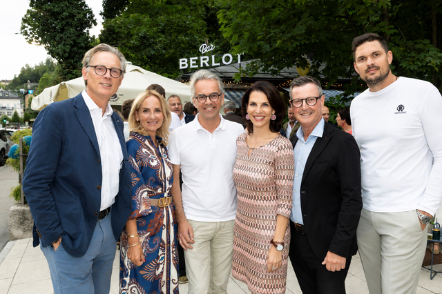 Im Bild, v.li.: Dr. Johannes Hörl, MC-Landesvorsitzender, Brigitte Lackner-Wilhelmstätter,
MC-GF.in, Vizebürgermeister DI Christoph Brandstätter, Landeshauptfrau Mag. Karoline
Edtstadler, WB-Direktor Kurt Katstaller, Daniel Höllinger, Flat6 Car Emotion GmbH | Foto: MC Salzburg/Andreas Kolarik