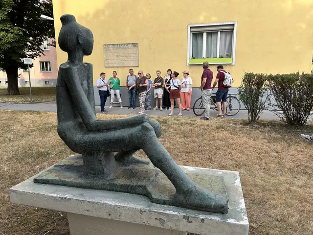 Am Dienstag, 28. Juli, folgt der zweite Rundgang unter dem Titel „Kunst, Geschichte &amp; Stadtraum“. | Foto: BV12/Mallinger