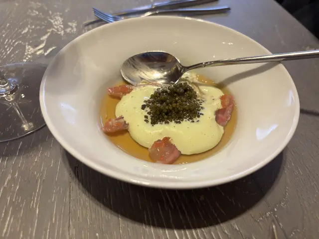 Huchen mit Tomatengelee, Jalapeno und Kaviar. | Foto: Thomas Seelos