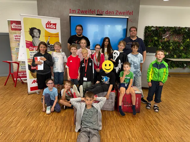 Mit Feuereifer arbeiteten die Kids an ihren digitalen Filmprojekten. Die Digiweek-Trainer Patrick und Philipp Thalhammer sorgten dafür, dass auch der Spaß nicht zu kurz kam! | Foto: AK Niederösterreich/Mario Gattinger