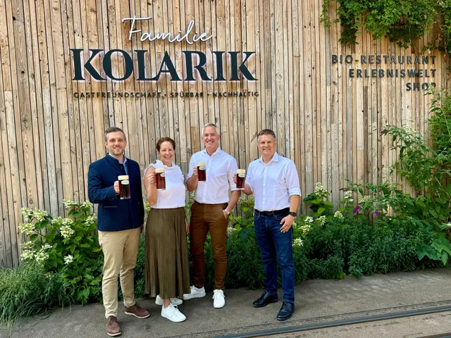 Prost: Michael Pötscher, Bianca Kolarik, Paul Kolarik und Markus Kapl stoßen auf die Kooperation an. | Foto: Kolarik im Prater