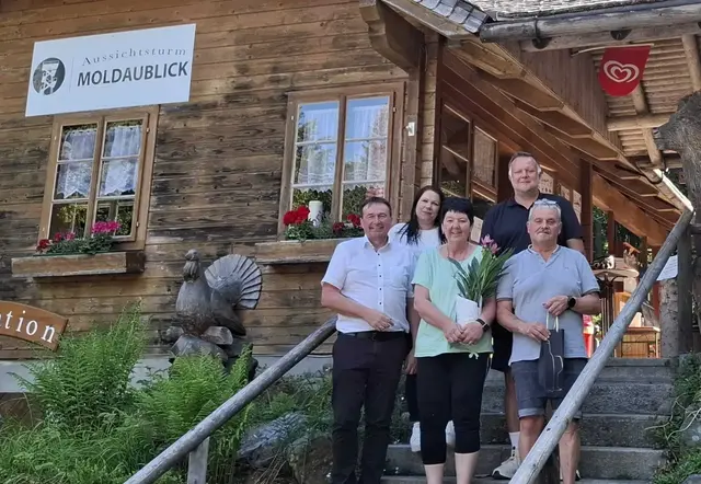 Die kleine Jausenstation am Fuße des Moldaublicks hat von Mai bis Oktober geöffnet.  | Foto: Gemeinde